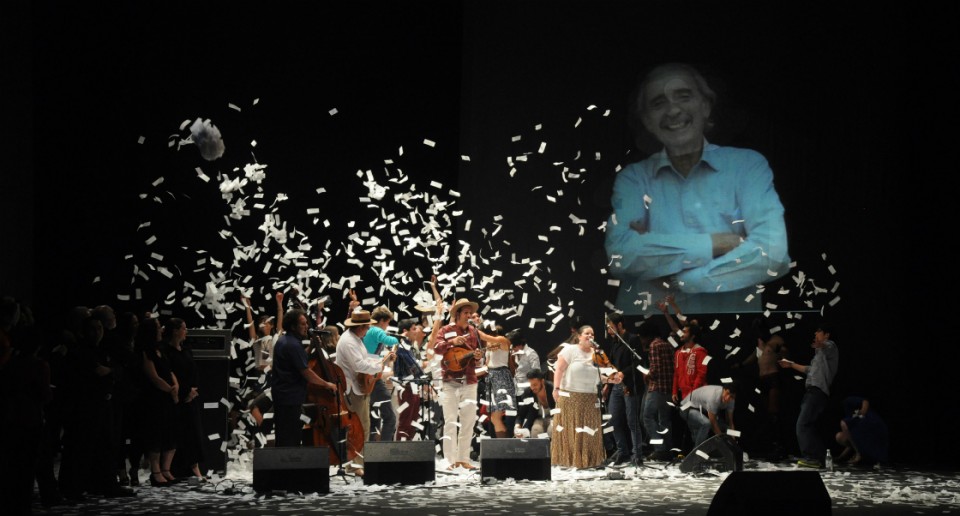 Una bienvenida, para despedir a Juan Gelman